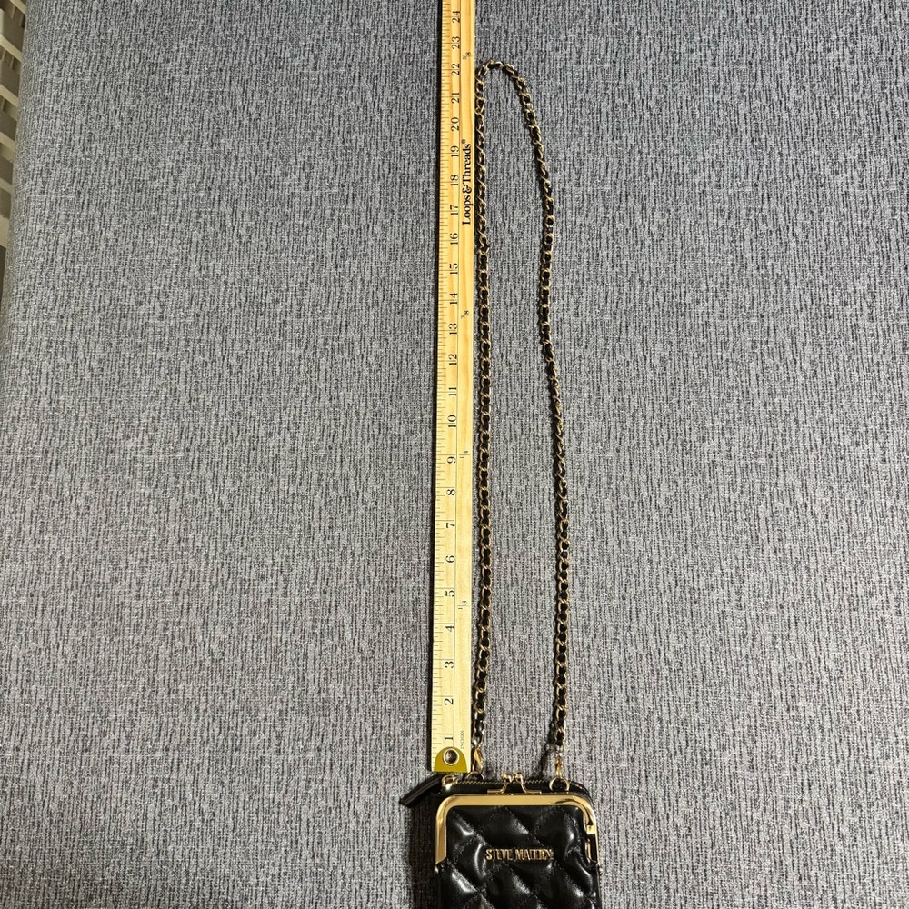 Steve Madden Quilted Cell Phone Crossbody Pouch With A Gold Chain - Picture 15 of 15